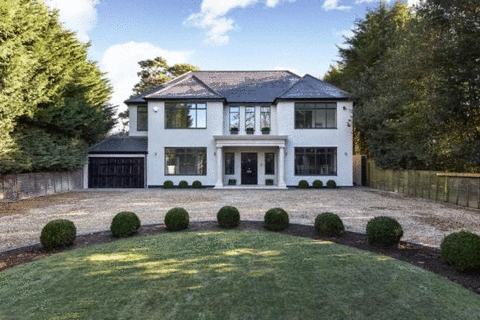 Luxury en-suite with freestanding bath at the Dowen Hill Avenue new build
